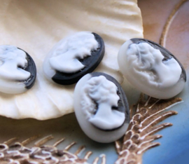 set/4 Acrylic Cabochons: Cameo - 18x13 mm - Black & White