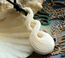 Bone: Hand-carved Maori Pendant from New Zealand - 47 mm - Off White