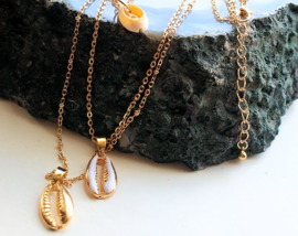 Mooie Boho/Ibiza 3 Lagen Ketting met Cowry Schelpjes - Goud