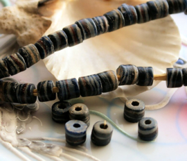 set/5 Antieke TRADE BEADS: Handelskralen uit Ghana - ca 5,5-7 mm - Zwart met diverse Vergrijsde tinten