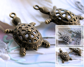 Mooie 3-D Hanger: Schildpad - 38x25x8 mm - Antiek Zilver of Brons Kleur