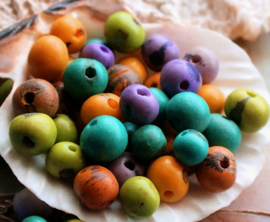 set/25 Beads: Amazone Acai Cerebro Seeds - approx 7-9 mm - Lilac Turquoise Yellow Green