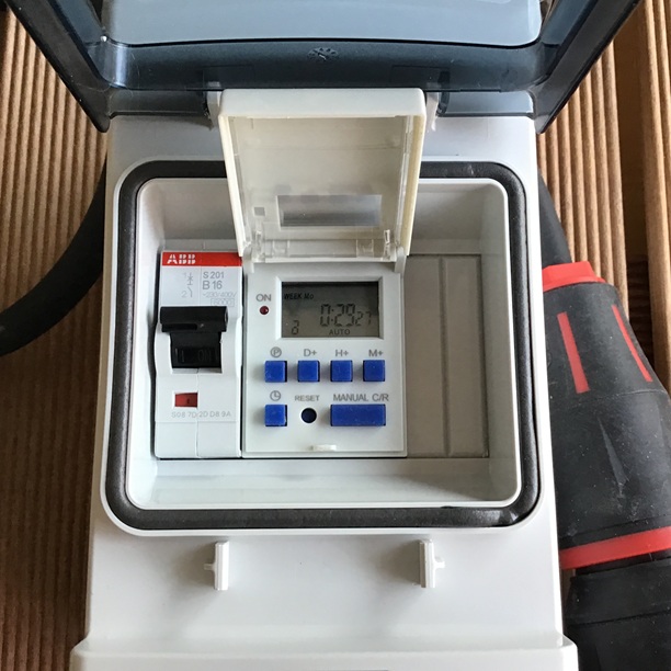 digitale timer unit incl. weekprogramma + beveiliging 230V AC IP54