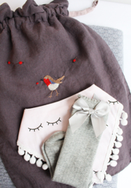 La Petite Alice - Handmade Linen Pouch With Embroidery Purple/Bird & Berries