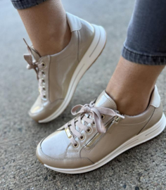 Beige lak rits sneaker
