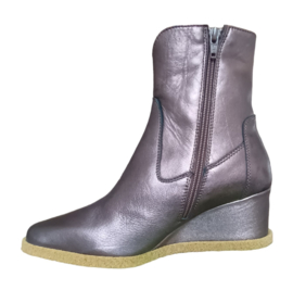 Brons sleehak bootje