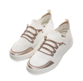 Stretch sneaker