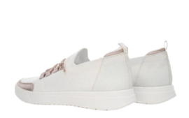 Stretch sneaker