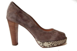 Taupe pyton plateau pump