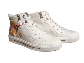 Wit high top sneaker