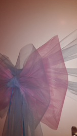 'Gender Reveal strik' :Tule strik in roze en blauw met blauwe band en twee linten