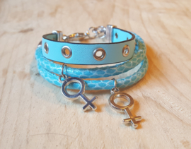 Blauwe leren armband 3 banden met zilveren bedels