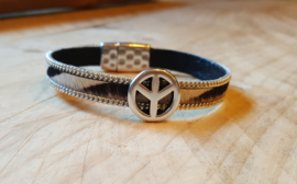 Plat harig leren armband.