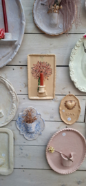 Wandkaars met handbeschilderde dahlia