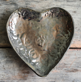 Hartvormige schaal in brons