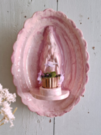 Prachtige roze Mariahanger met koperen vaasje