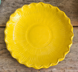 Mooi geel bord bloemvorm