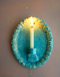 Blauw wandkaarsje met bloemenrand