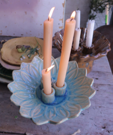 Prachtige lichtblauwe kandelaar