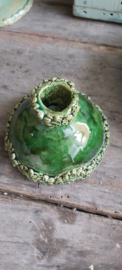 Groene kandelaar met bloemetjes