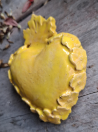 Geel hart met ophanghaakje