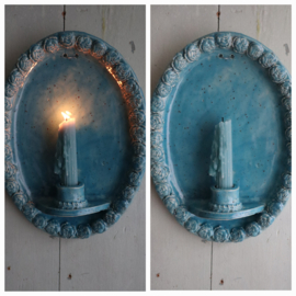 Blauwe wandkaars met roosjes
