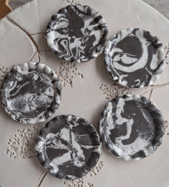 5 mini bordjes zwart/wit marmer