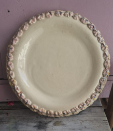 Taartbord met handbeschilderde bloemen rand