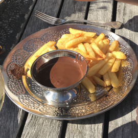 Een frietje met: chocolade!