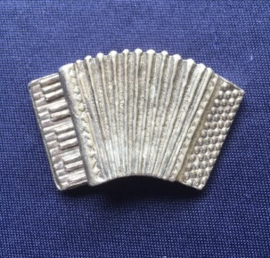 Accordeon afm. 5x3 cm.