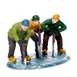 3 Mannen ijsblokken uit het water