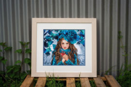 Blue Flowers Girl Eavenwave borduurpakket - Lanarte