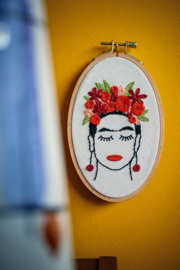 Frida | modern embroidery kit | Daffy's DIY