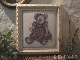 Petite souris en Robe / Little Mouse in Dress Cross Stitch Pattern Le Lin d'Isabelle