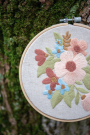 Flower drawing | modern embroidery kit | Daffy's DIY