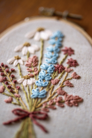 Bunch of flowers | modern embroidery kit | Daffy's DIY
