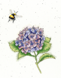 The Busy Bee Aida Wrendale Designs by Hannah Dale Bothy Threads Embroidery Kit
