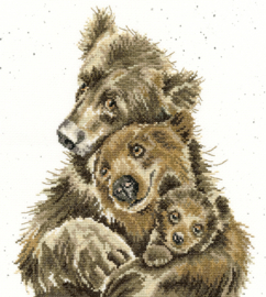 Bear Hugs | Aida telpakket | Wrendale Designs by Hannah Dale | Bothy Threads