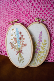 Flower field | modern embroidery kit | Daffy's DIY