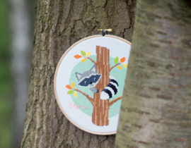 Raccoon in Tree Aida Vervaco with Embroidery Ring