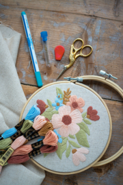 Flower drawing | modern embroidery kit | Daffy's DIY
