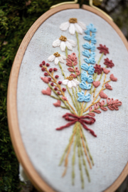 Bunch of flowers | modern embroidery kit | Daffy's DIY