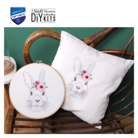 Konijntje met bloemen - aida Vervaco telpakket