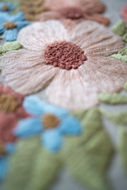 Flower drawing | modern embroidery kit | Daffy's DIY