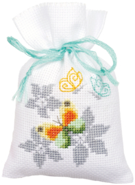 Vlinders en bloemen | kruidenzakjes set van 3 | Aida telpakket | Vervaco