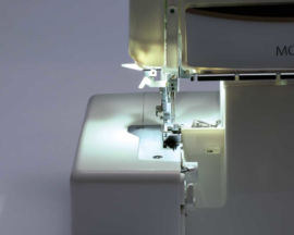 Juki MO-2000QVP | Digitale lockmachine grijper graden inblazen met lucht