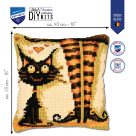 Cat loves her witch - voorbedrukt kruissteekkussen - Vervaco
