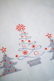 Kerstbomen in rood/ grijs Voorbedrukt tafelkleed - Vervaco