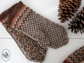 Tweed Mittens & Beret Knitted Durable Forest