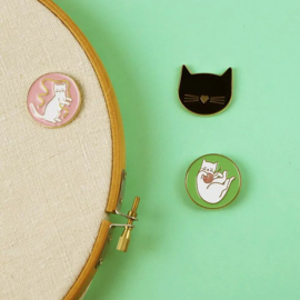 Cat with ball of yarn needle minder - Bohin x Audrey Jeanne